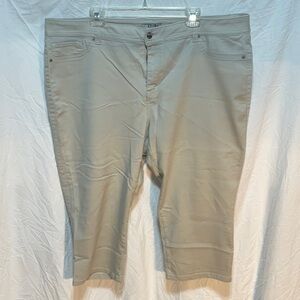Women's Beige Capris